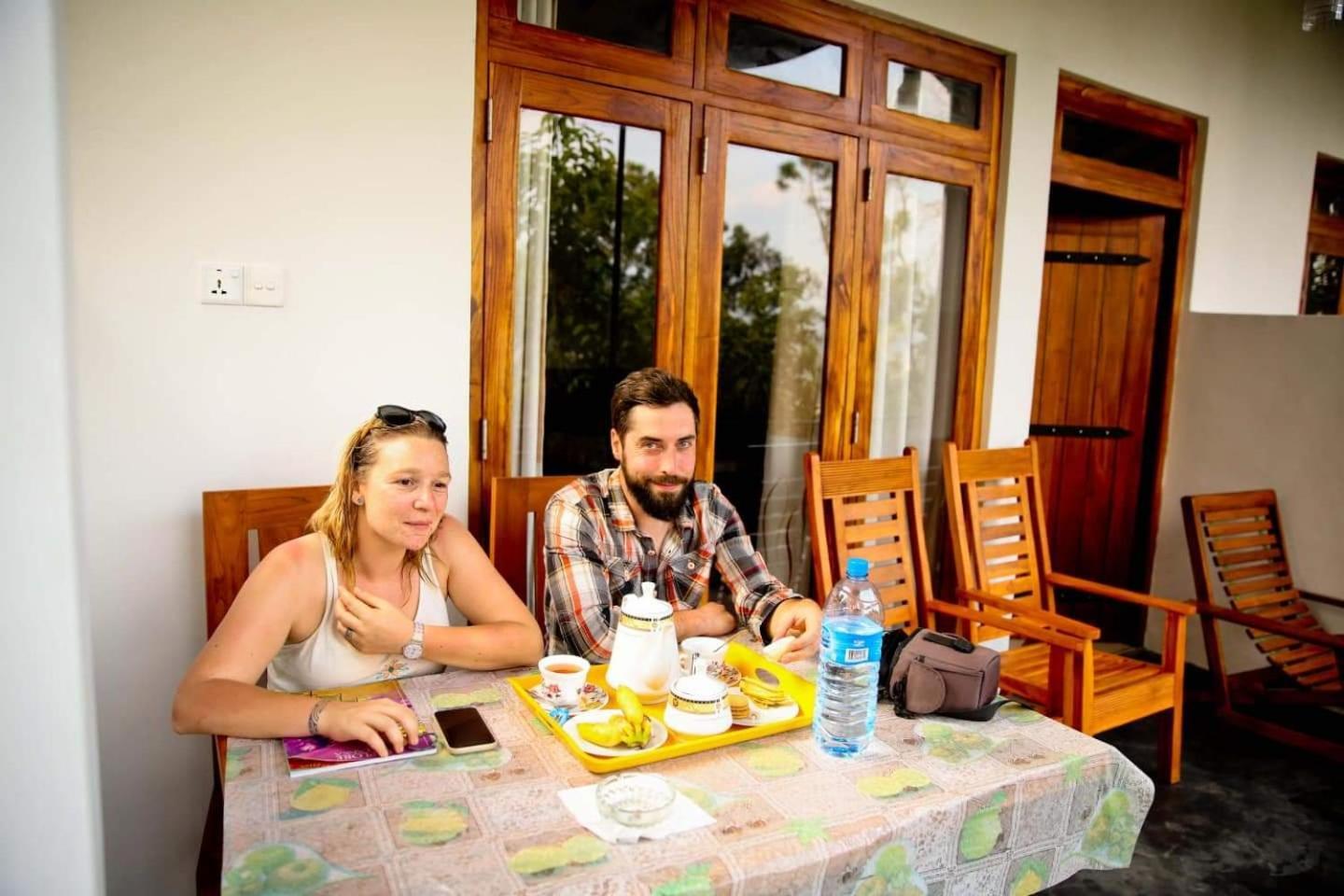 Amado Homestay Ella Exteriör bild