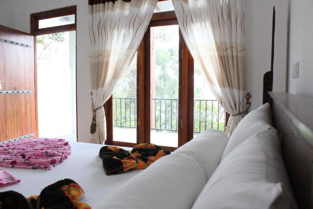 Amado Homestay Ella Exteriör bild