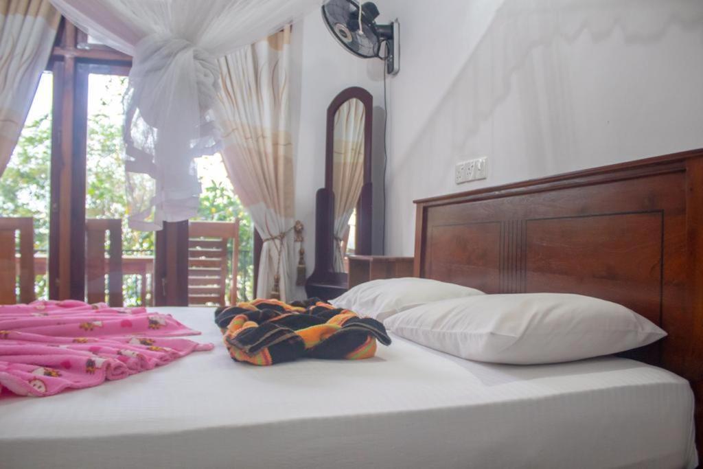 Amado Homestay Ella Exteriör bild