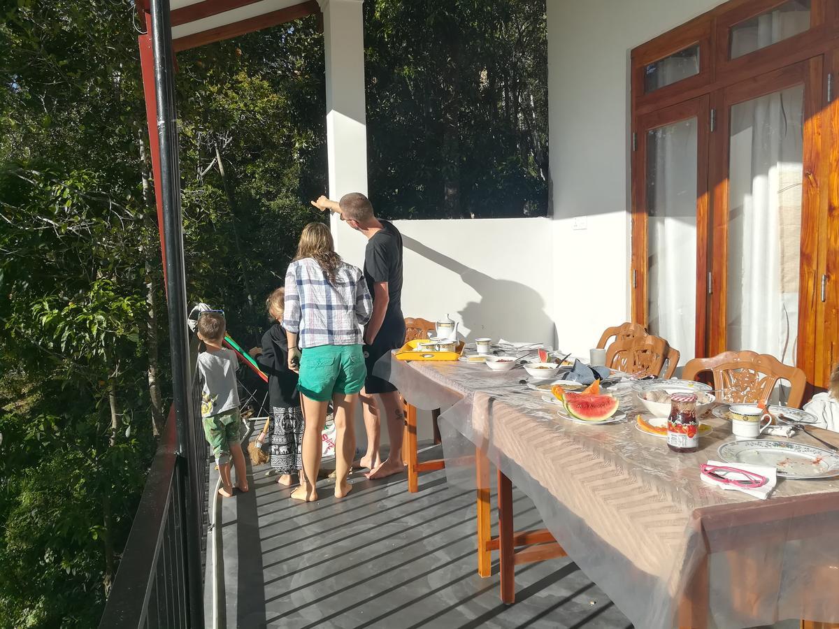 Amado Homestay Ella Exteriör bild